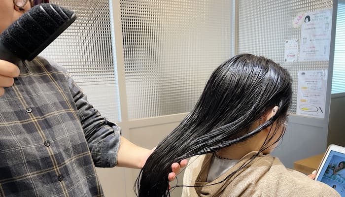 人毛ケラチンの塗布でインカラミ